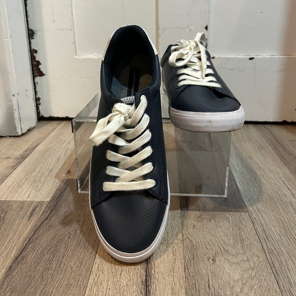 Tommy Hilfiger sneakers size 9